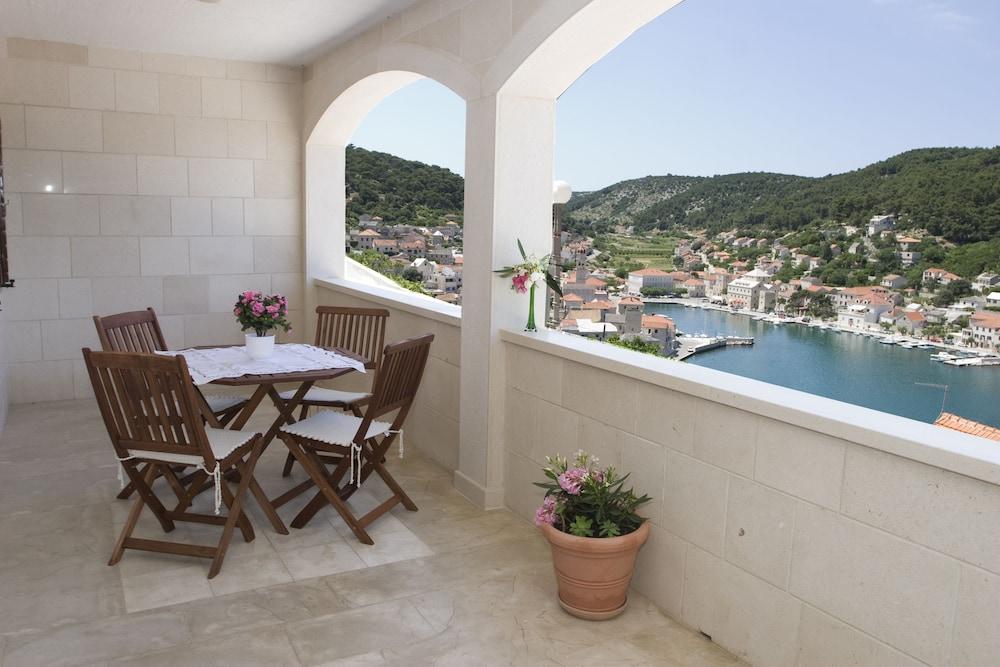 Pucisca Villa Postira Exteriér fotografie